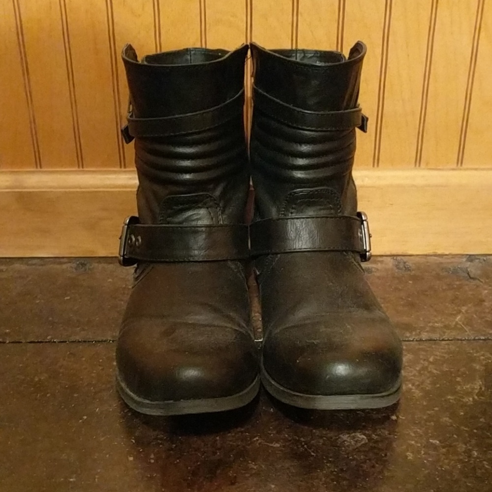 Black Boots